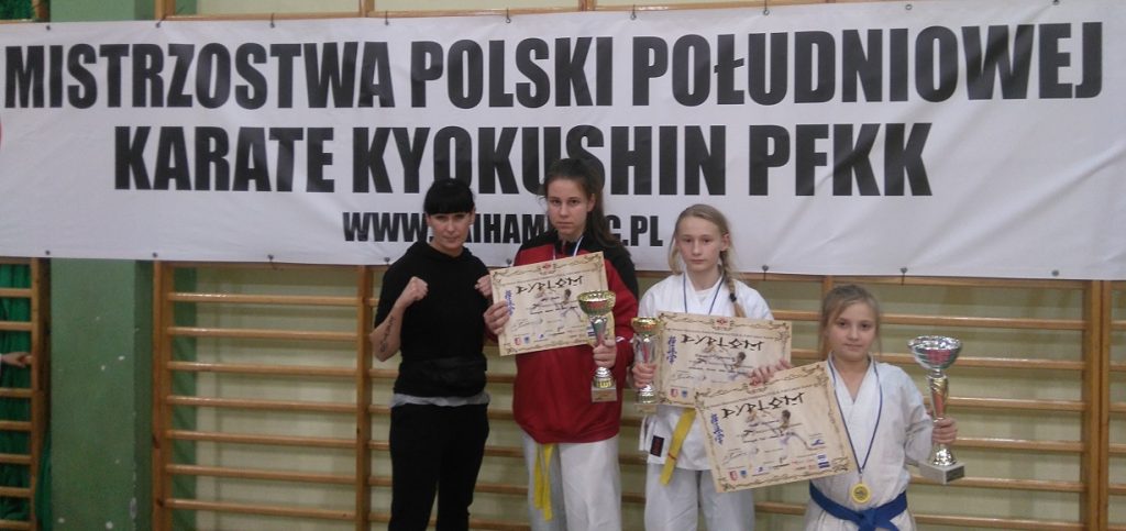 Mocny team z Końskich. Od lewej trener Beata Kij, Alicja Kośka, Wiktoria Czyżewska i Natalia Więckowicz.