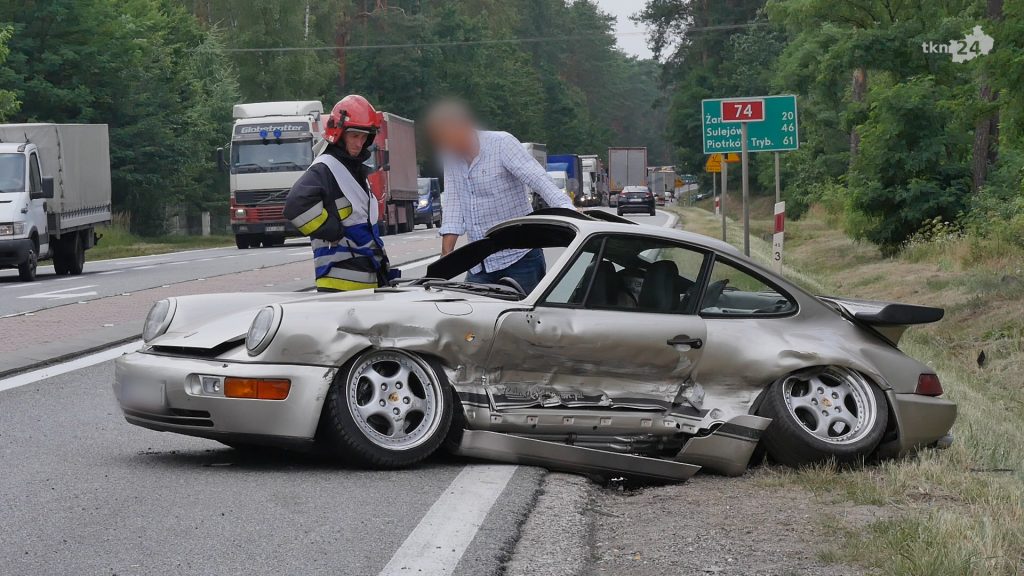 Wypadek z udziałem Porsche na krzyżówkach radoszyckich 06