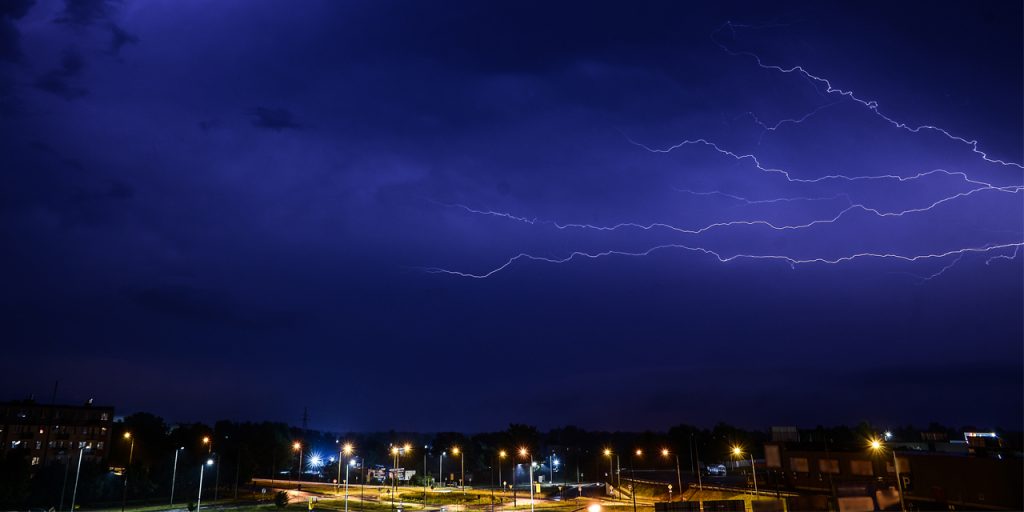 burza, wichura, grzmoty, błyskawice, alert pogodowy, nawałnica