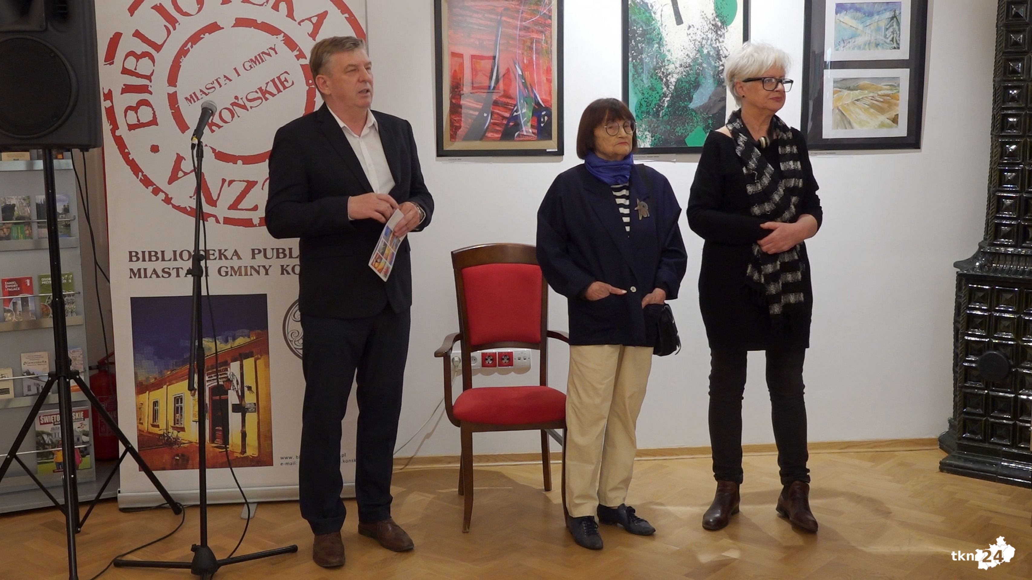 Wielka sztuka w małym mieście. W bibliotece można podziwiać ciekawą wystawę [wideo, zdjęcia]