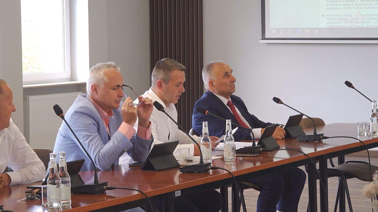 Sesja Rady Powiatu z dyskusją o drodze w Kornicy [wideo]