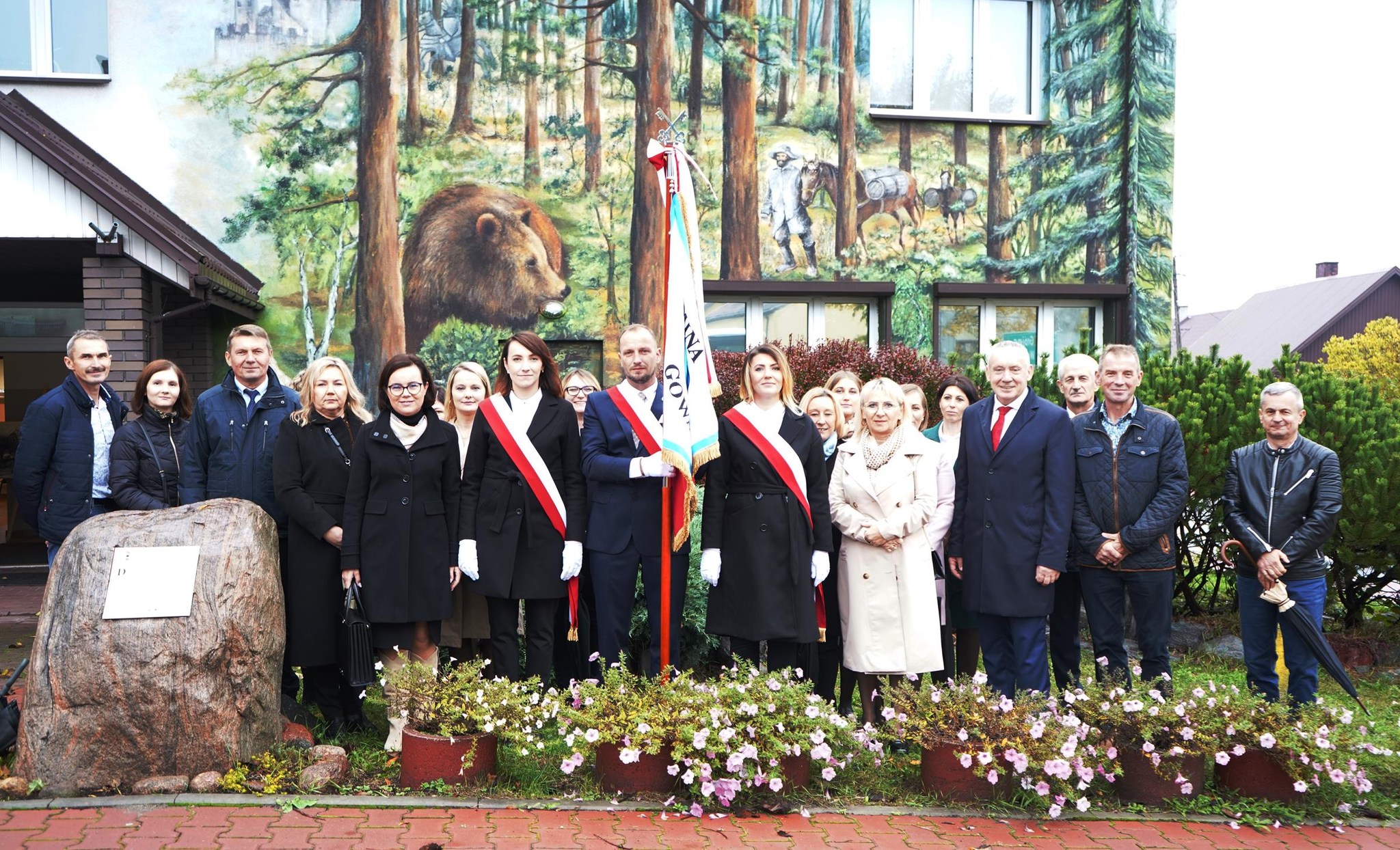 Uroczyste poświęcenie sztandaru gminy Gowarczów [zdjęcia]