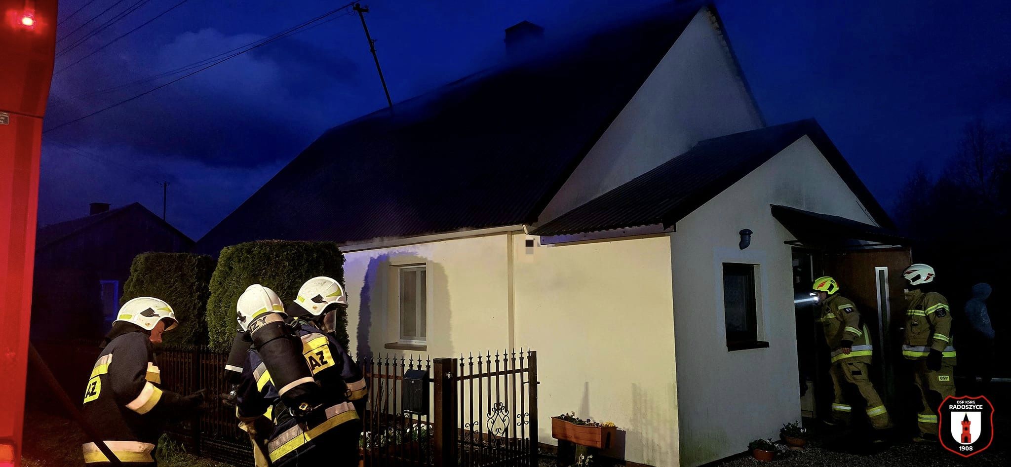 Pożar domu w Nadworowie w gminie Radoszyce [zdjęcia]