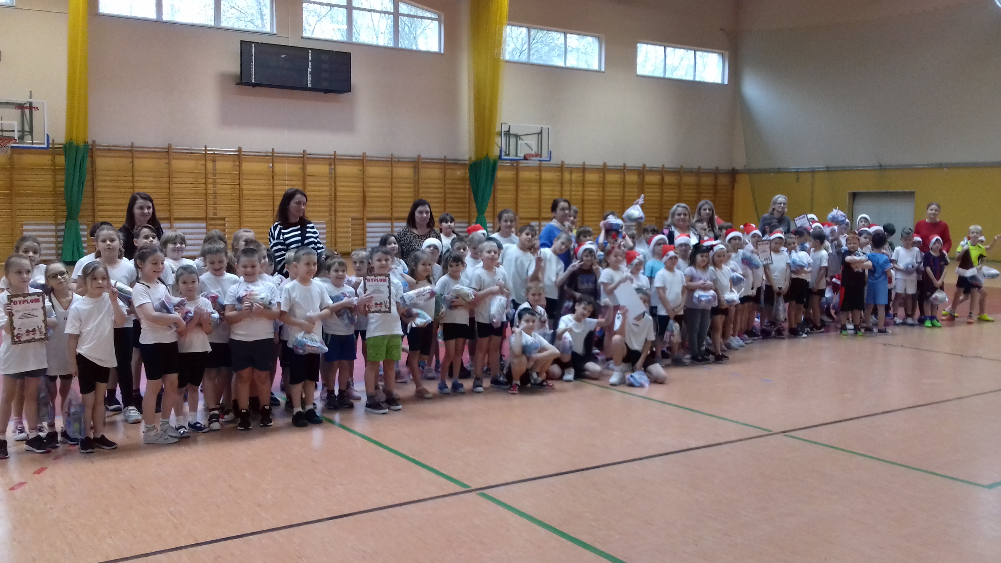 Już po raz 17. rywalizowali w Gwiazdkowym Turnieju w Fałkowie [zdjęcia]