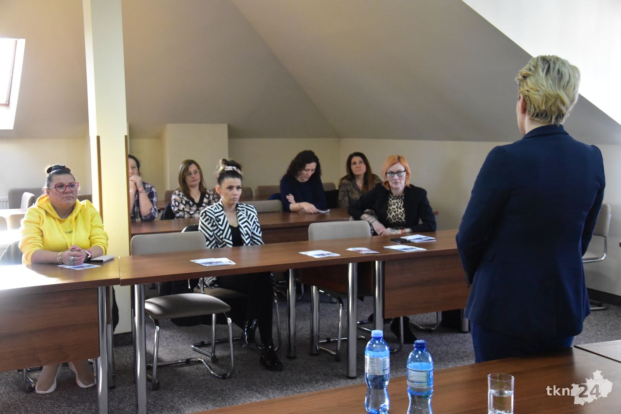 Aktywizacja zawodowa kobiet przewodnim tematem spotkania w Smykowie [wideo, zdjęcia]