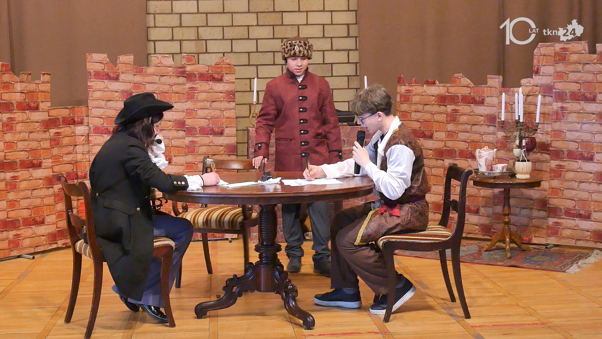 Uczniowie SP nr 1 w Końskich wystawili spektakl 'Zemsta’. Zobaczcie go w całości! [wideo, zdjęcia]