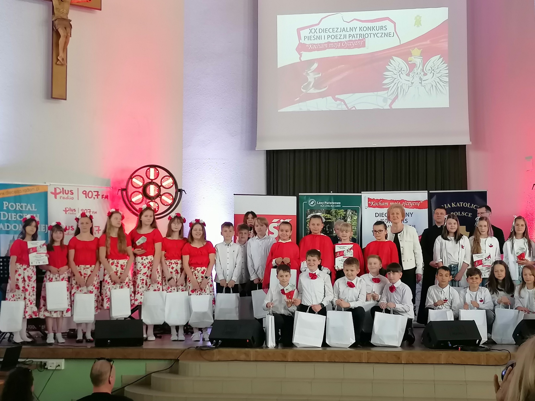 Uczniowie z gminy Stąporków nagrodzeni w finale konkursu diecezjalnego 'Kocham Moją Ojczyznę’