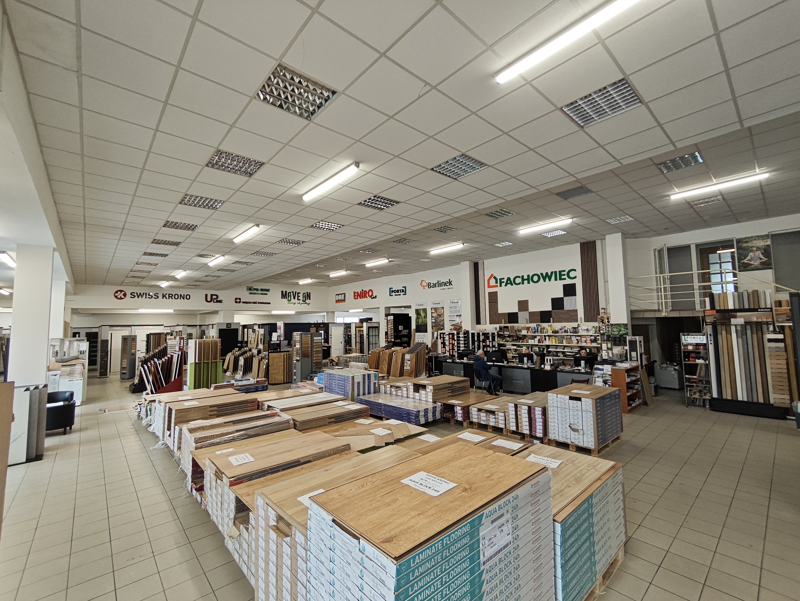 Gdzie najlepsze panele podłogowe i drzwi?