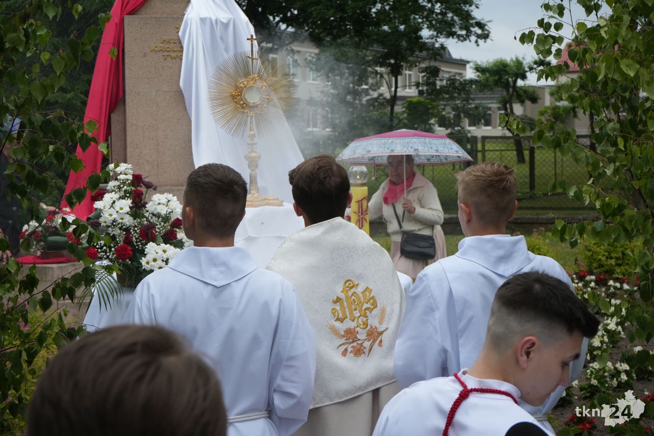 Boże Ciało 2025 w Końskich. Wierni wzięli udział w nabożeństwie i procesji ulicami miasta [wideo, zdjęcia]