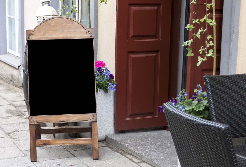 Czysta i bezpieczna podłoga w pubie – jak o nią zadbać?