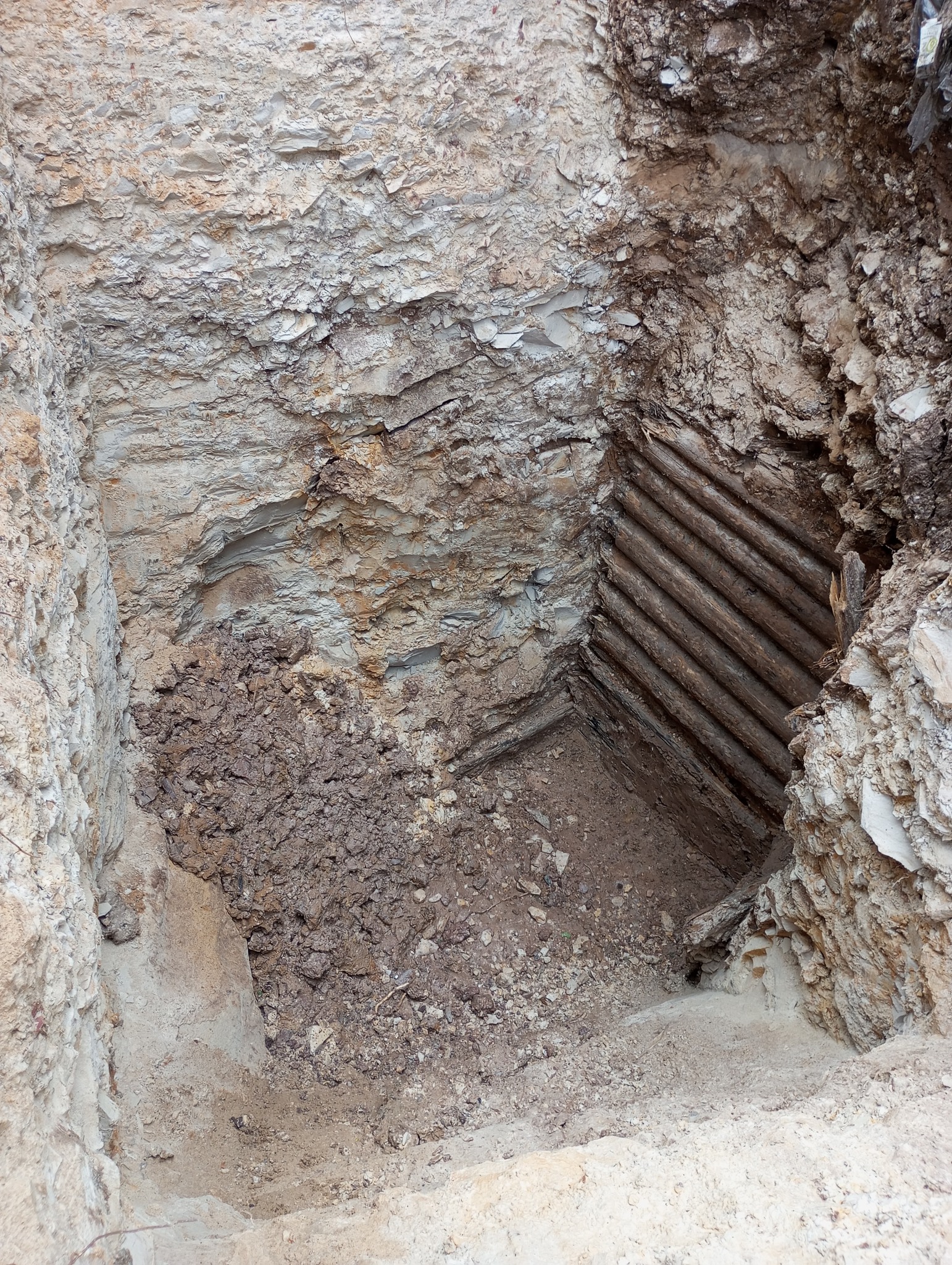 Na trasie budowanej drogi ekspresowej do Kielc odkryto pozostałości kopalni żelaza