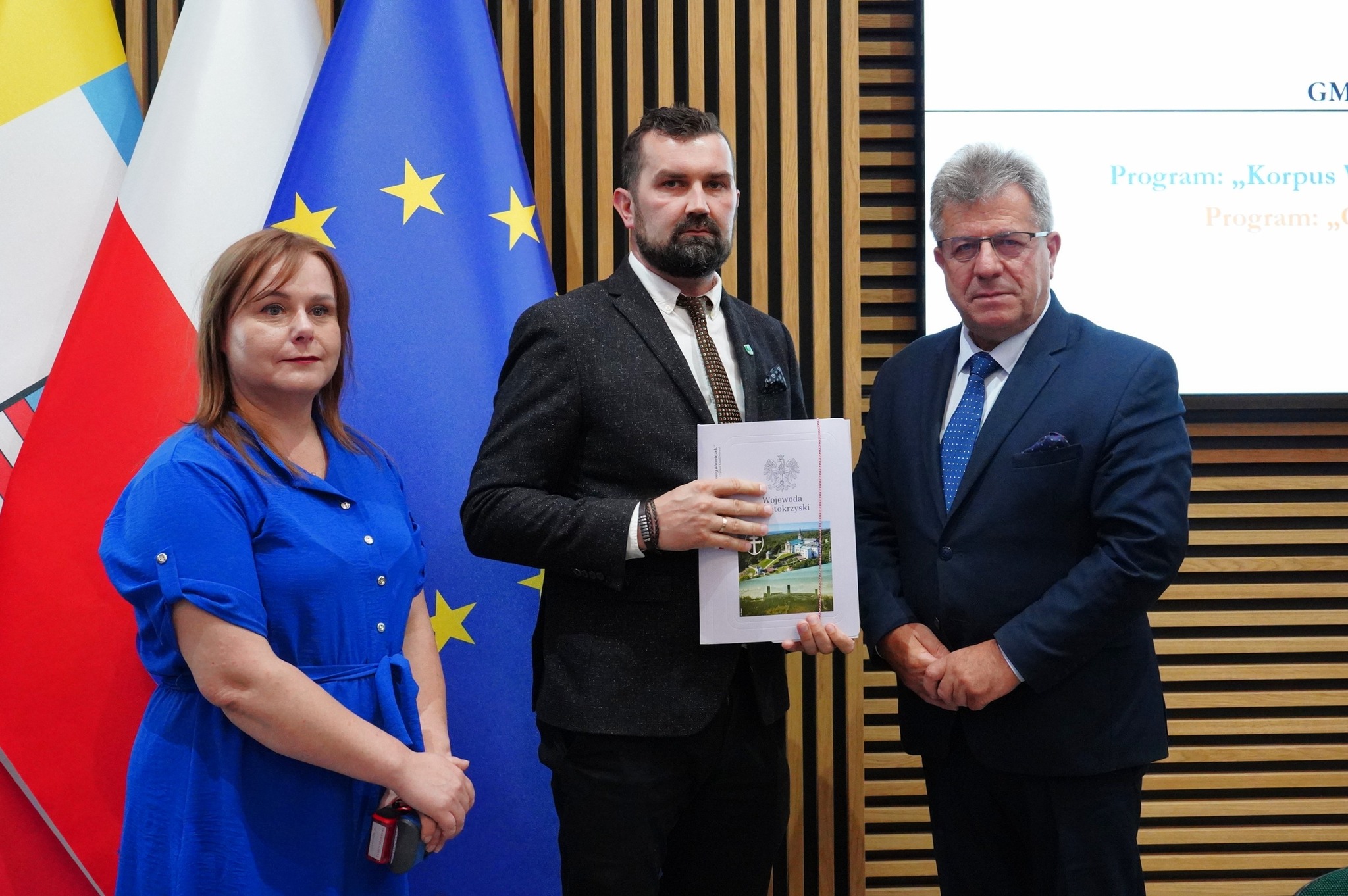 Smyków z dofinansowaniem na wsparcie seniorów – podpisano dwie umowy