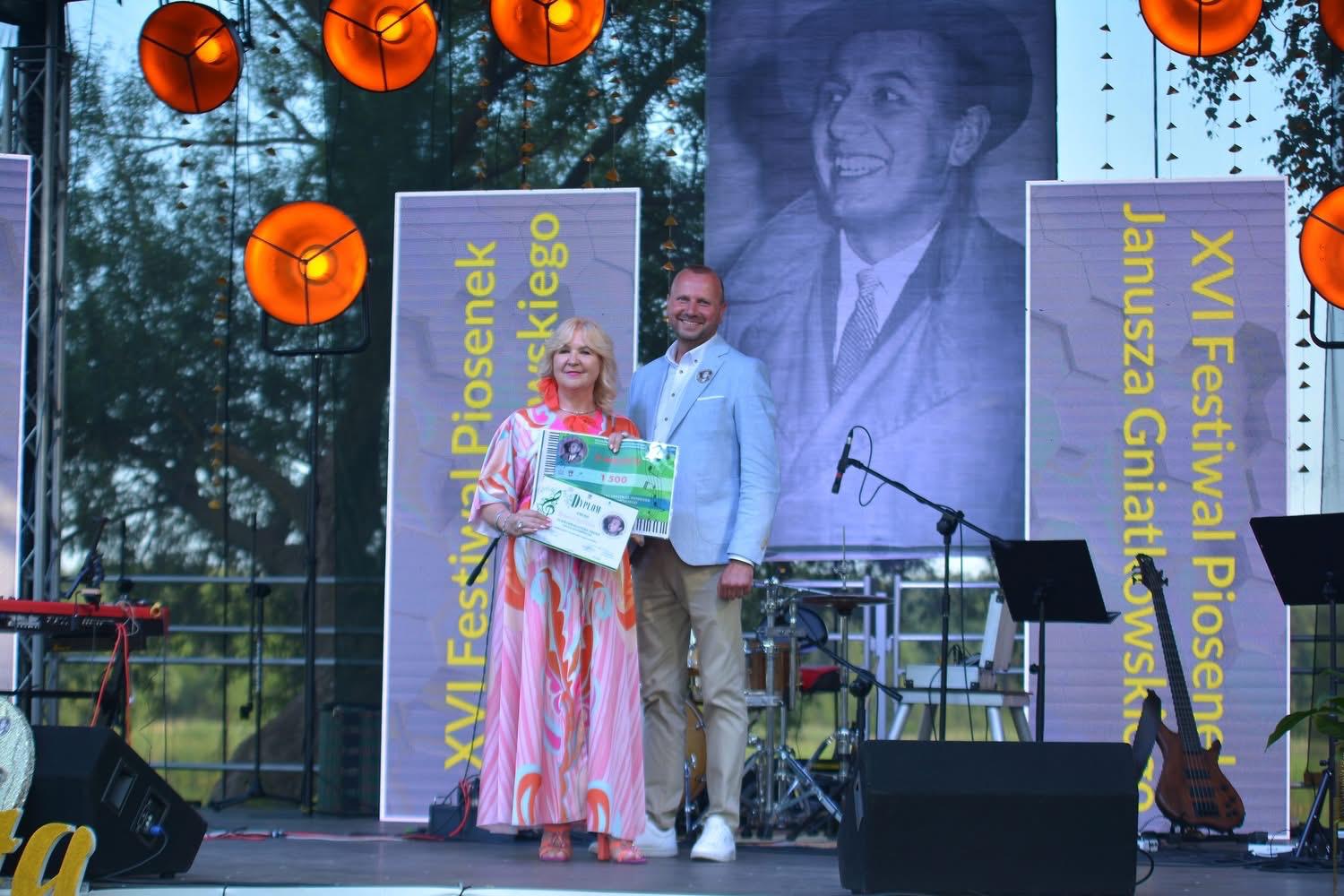 Bożena Zielińska na podium XVI Ogólnopolskiego Festiwalu w Poraju [zdjęcia]