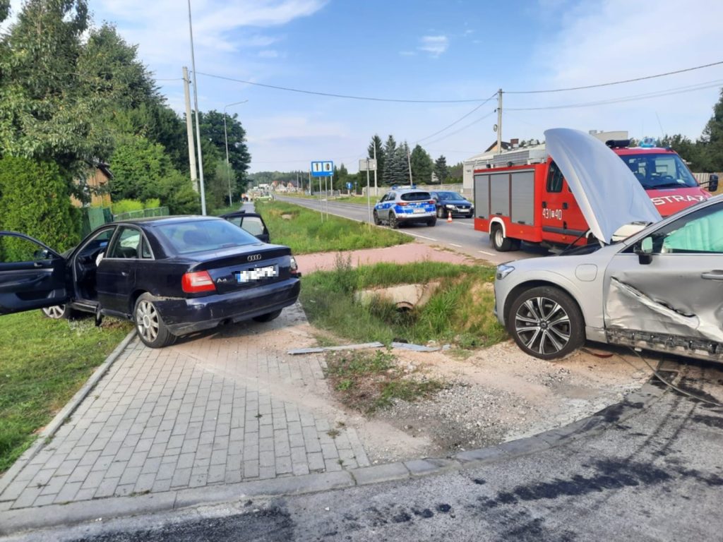 Dwoje nastolatków w szpitalu po wypadku na DW728 w Radoszycach