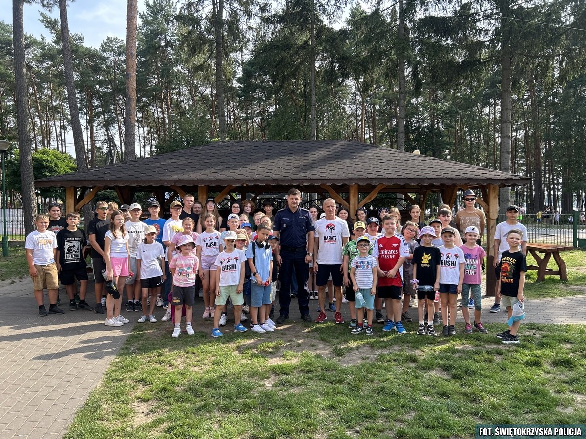 Policjanci rozmawiali z dziećmi o bezpieczeństwie [zdjęcia]