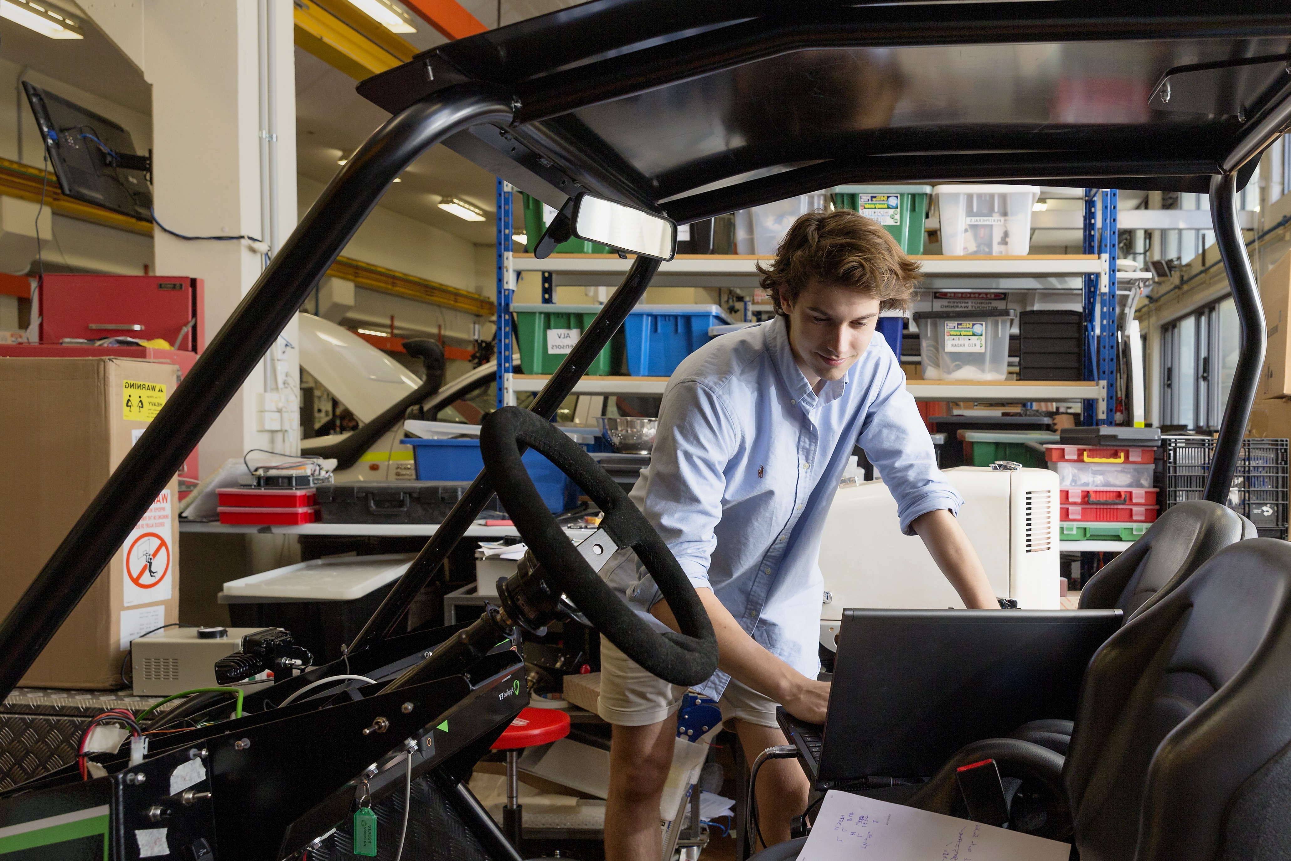 Najbardziej poszukiwane zawody w Niemczech w 2025 r.: od kierowców ciężarówek po mechatroników