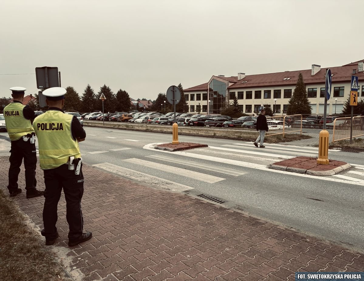 ’Bezpieczna droga do szkoły’. Edukacyjna akacja koneckiej policji
