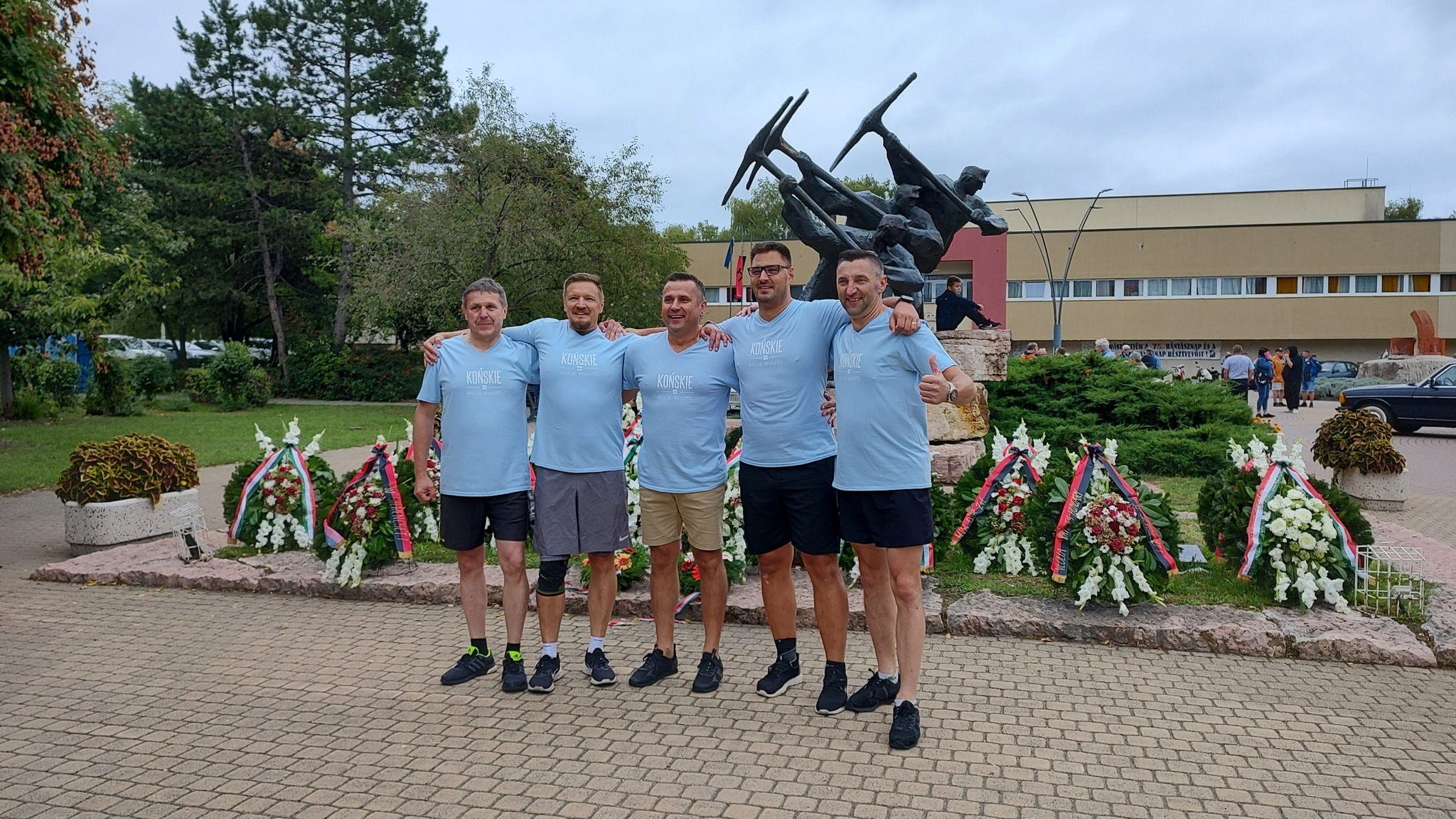 Konecczanie pchali wózek górniczy w Oroszlánach. Wzięli udział w obchodach święta górnika [wideo]