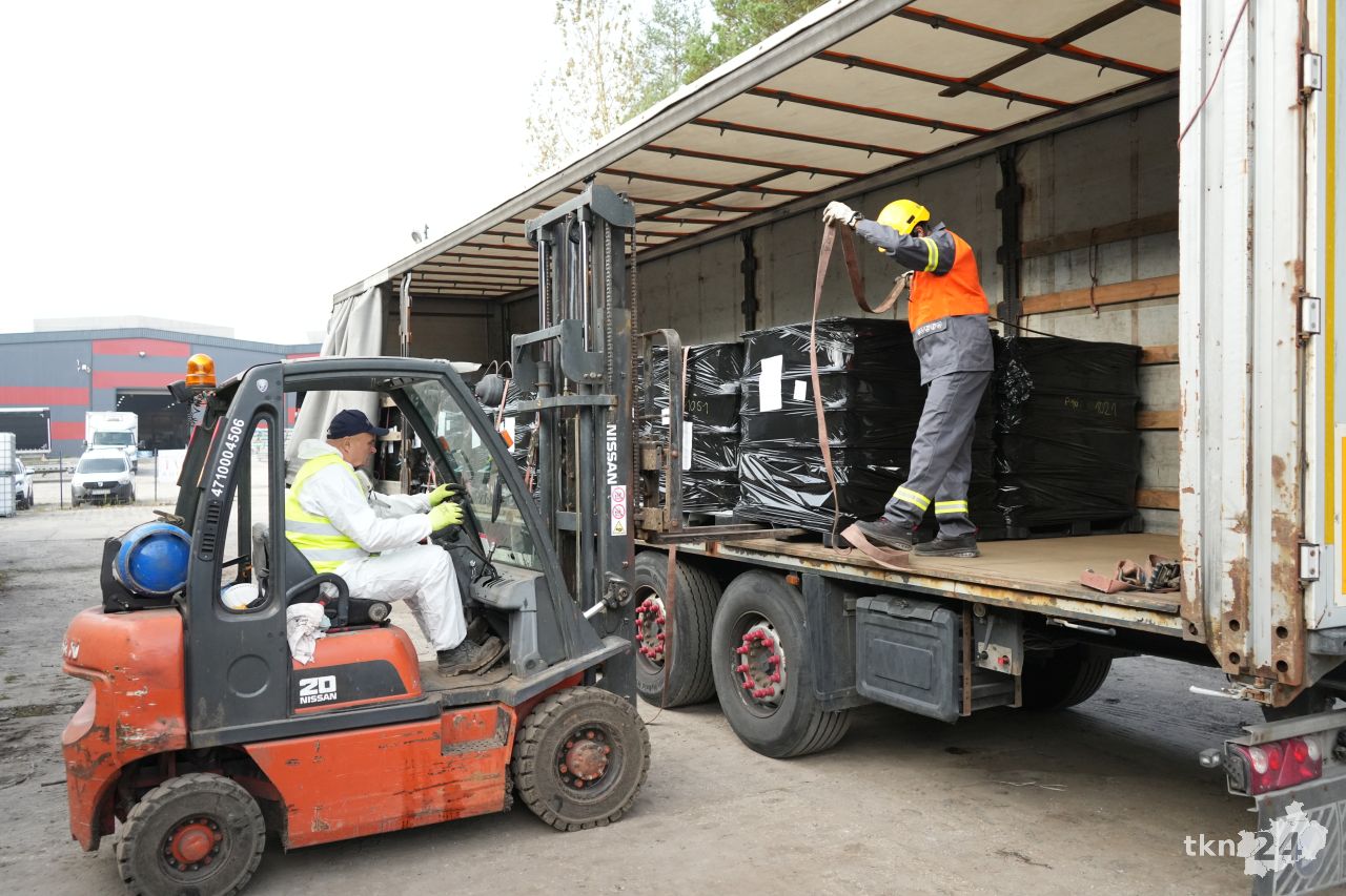 Niebezpieczne odpady wyjeżdżają ze Stąporkowa. realizowane są intensywne prace [wideo, zdjęcia]