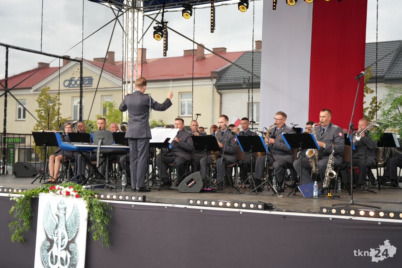 Niedziela Koneckiego Września 2025. Modlitwa za ojczyznę i koncert wojskowy na rynku [wideo, zdjęcia]