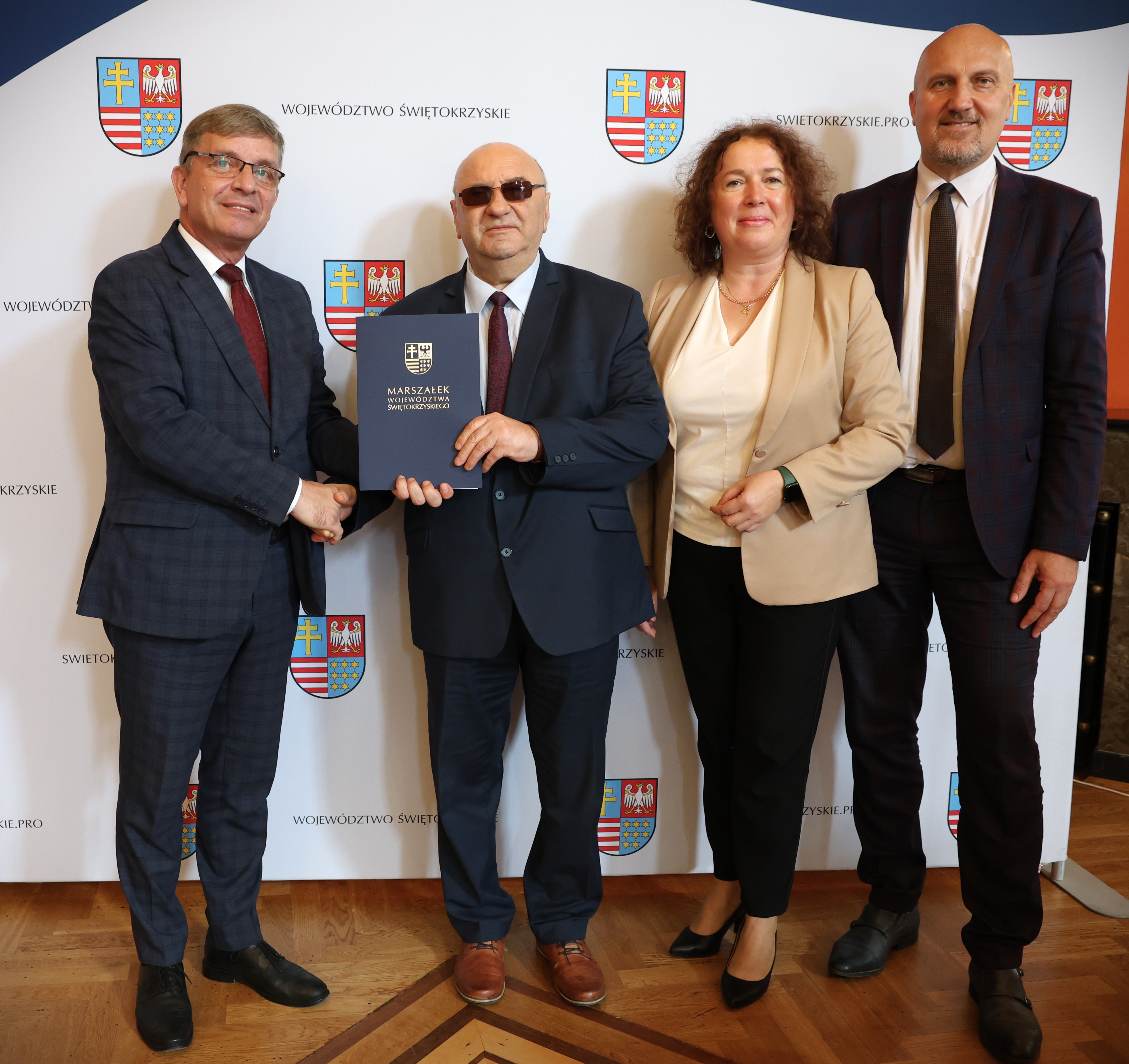 Radoszyce, Gowarczów, Fałków i Ruda Maleniecka z pieniędzmi na dojazdowe drogi