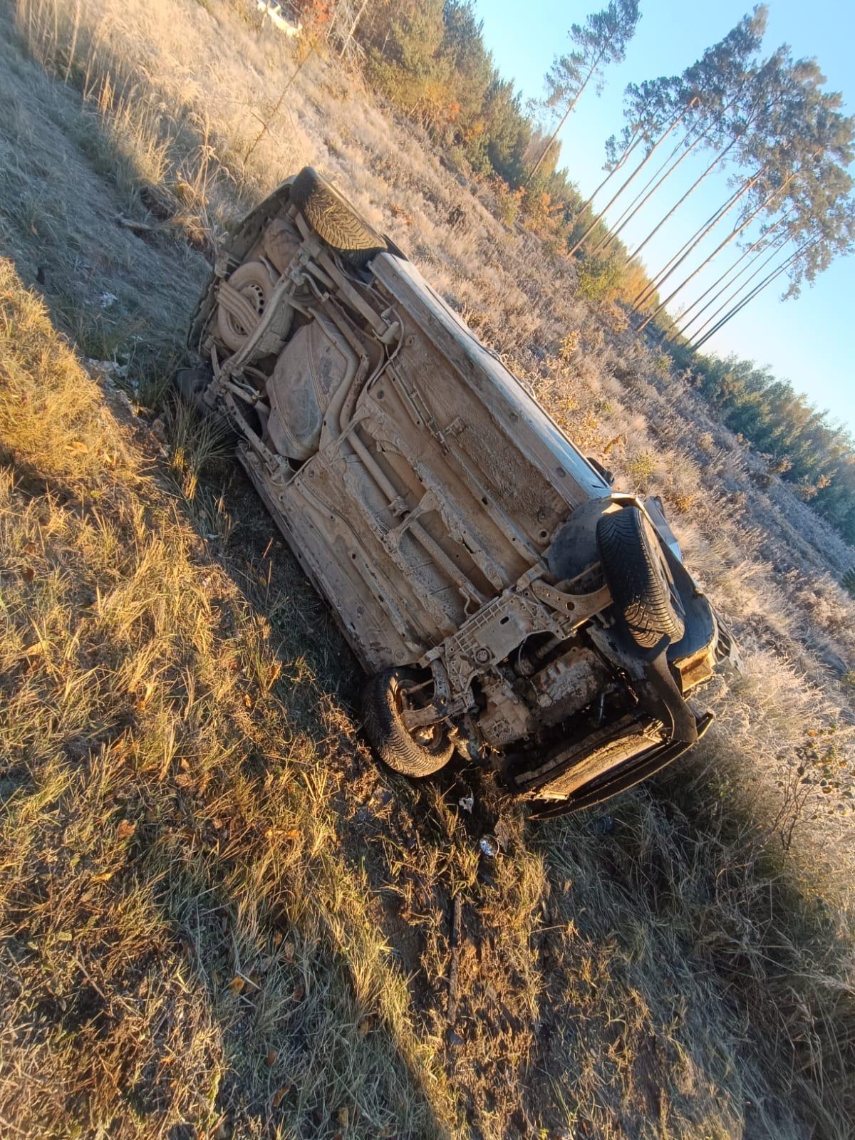 Zderzył się z ciężarówką, a potem dachował [zdjęcia]