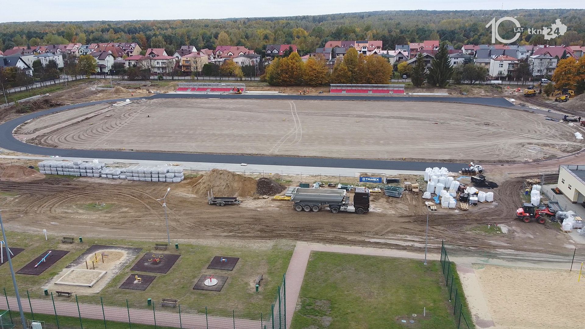 Stadion Lekkoatletyczny powstaje w Końskich. Zobaczcie nowe ujęcia
