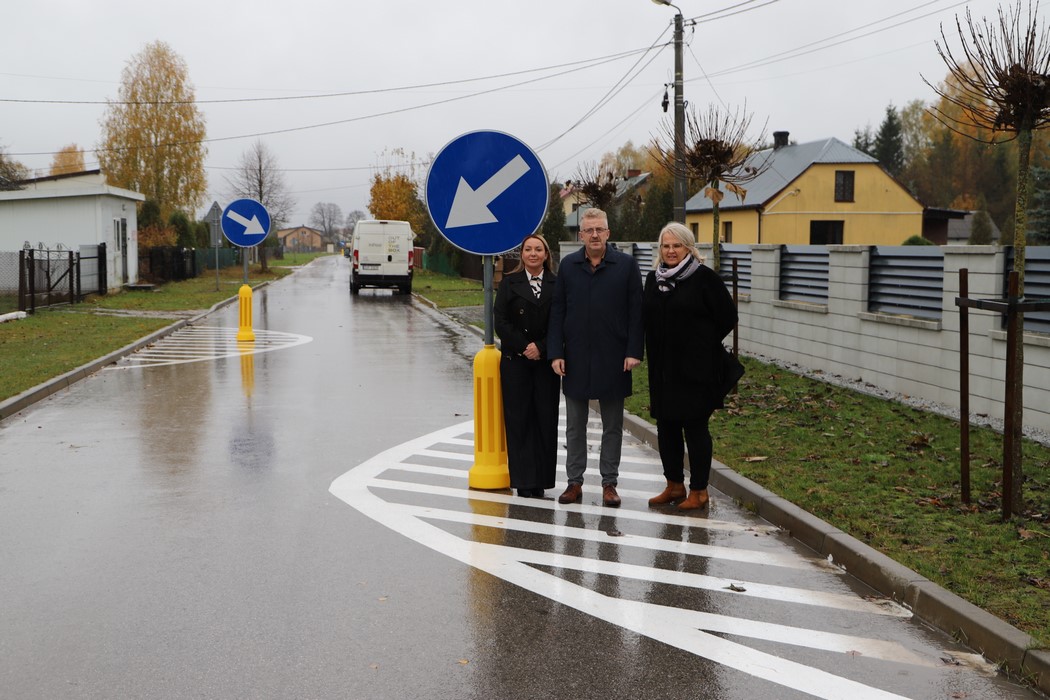 Nowe szykany drogowe na powiatówce w Bębnowie mają poprawić bezpieczeństwo [zdjęcia]