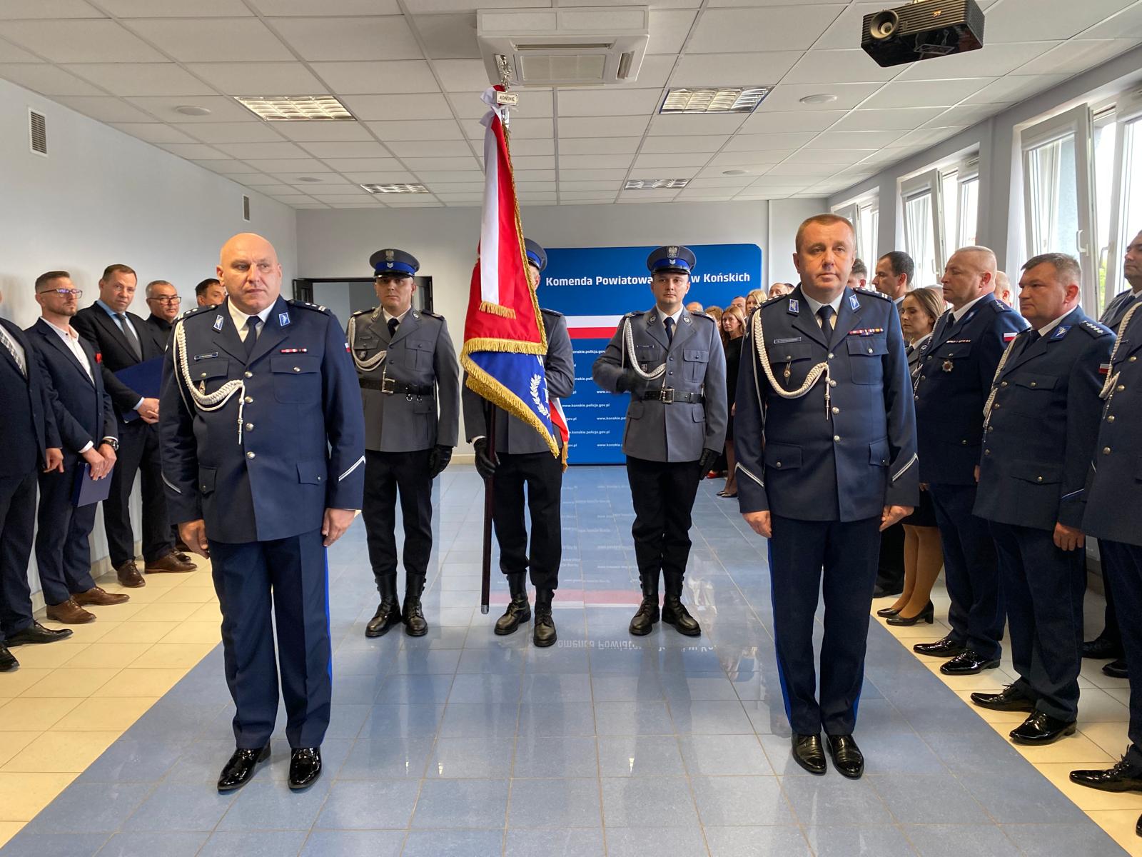 Zmiana warty w koneckiej Policji – mł. insp. Panaszewski nowym komendantem