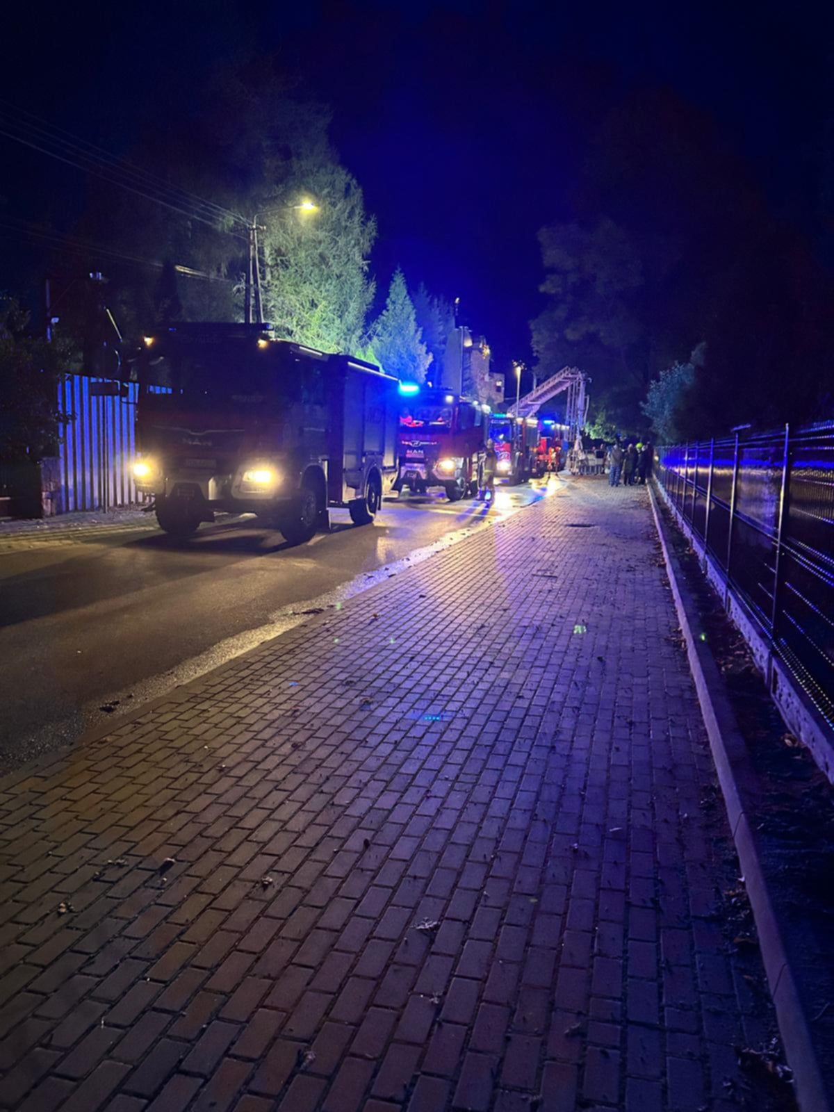 Ogień na poddaszu w domu jednorodzinnym w Czermnie