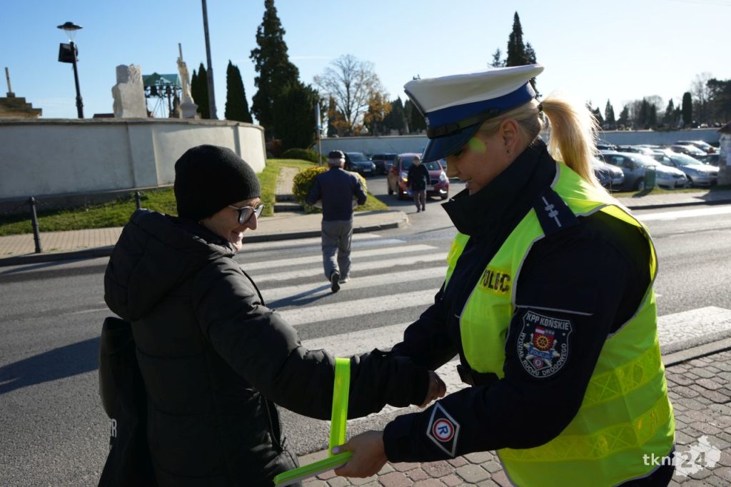 Policja podpowiada, jak bezpiecznie spędzić czas Wszystkich Świętych [wideo, zdjęcia]