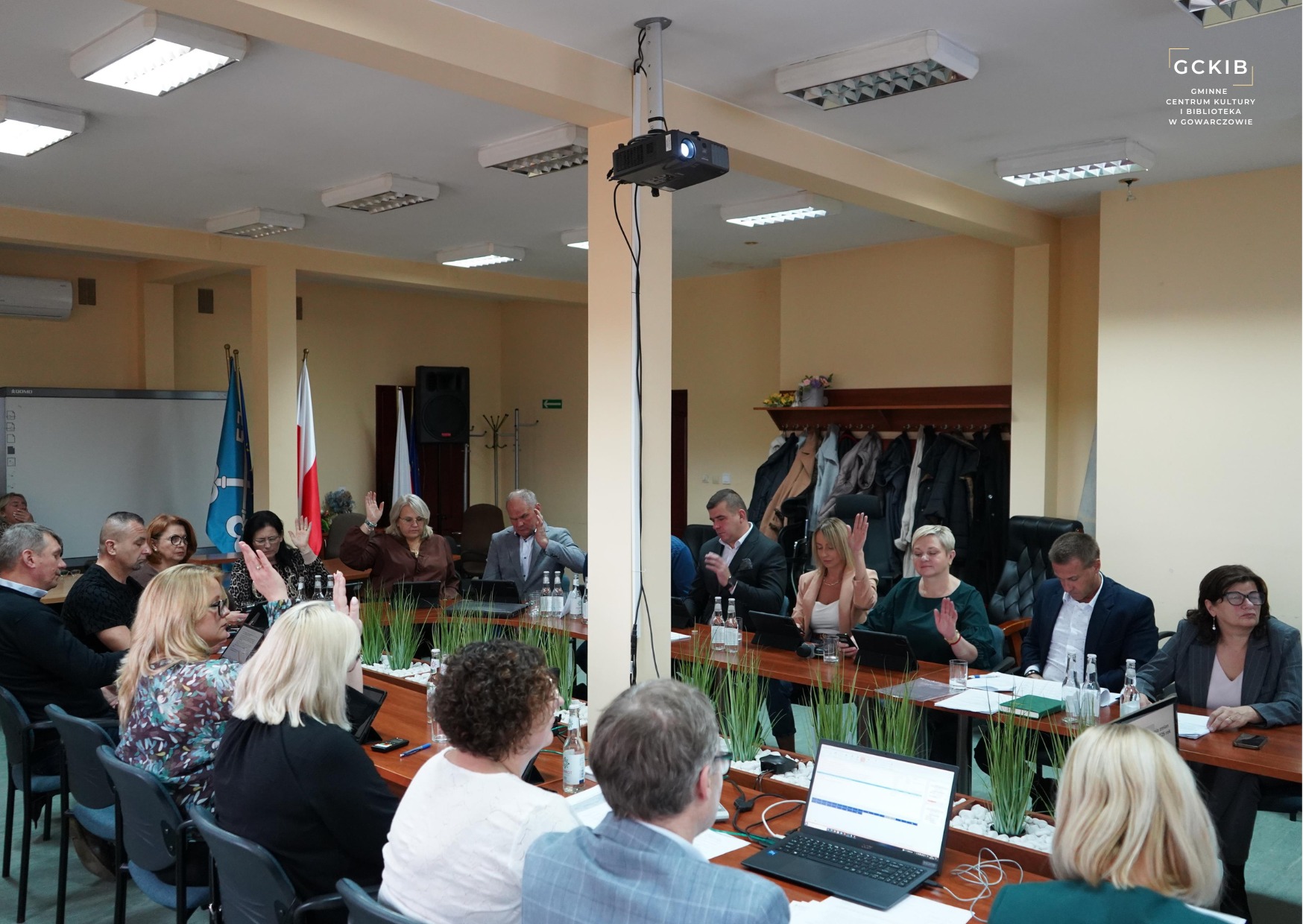 XV Sesja Rady Miejskiej w Gowarczowie. Wynagrodzenie burmistrza i zmiany w budżecie [zdjęcia]