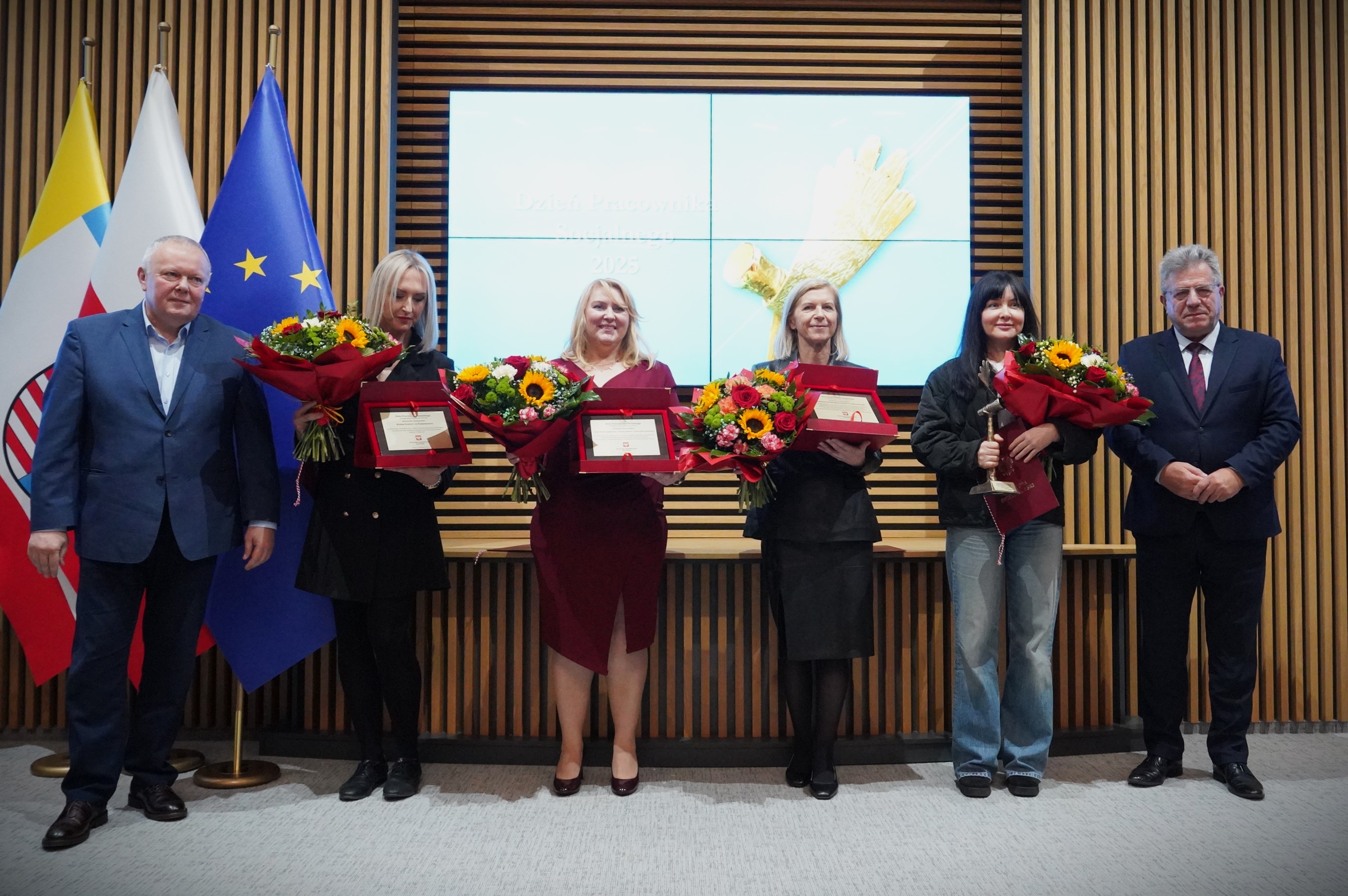 MGOPS w Końskich nagrodzony przez wojewodę [zdjęcia]