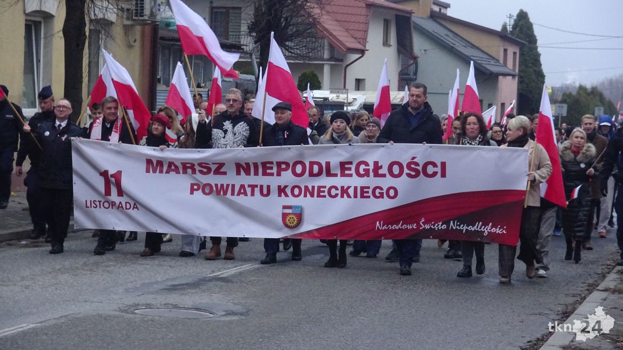 Powiatowy Marsz Niepodległości przeszedł ulicami miasta. Relacja wideo i foto