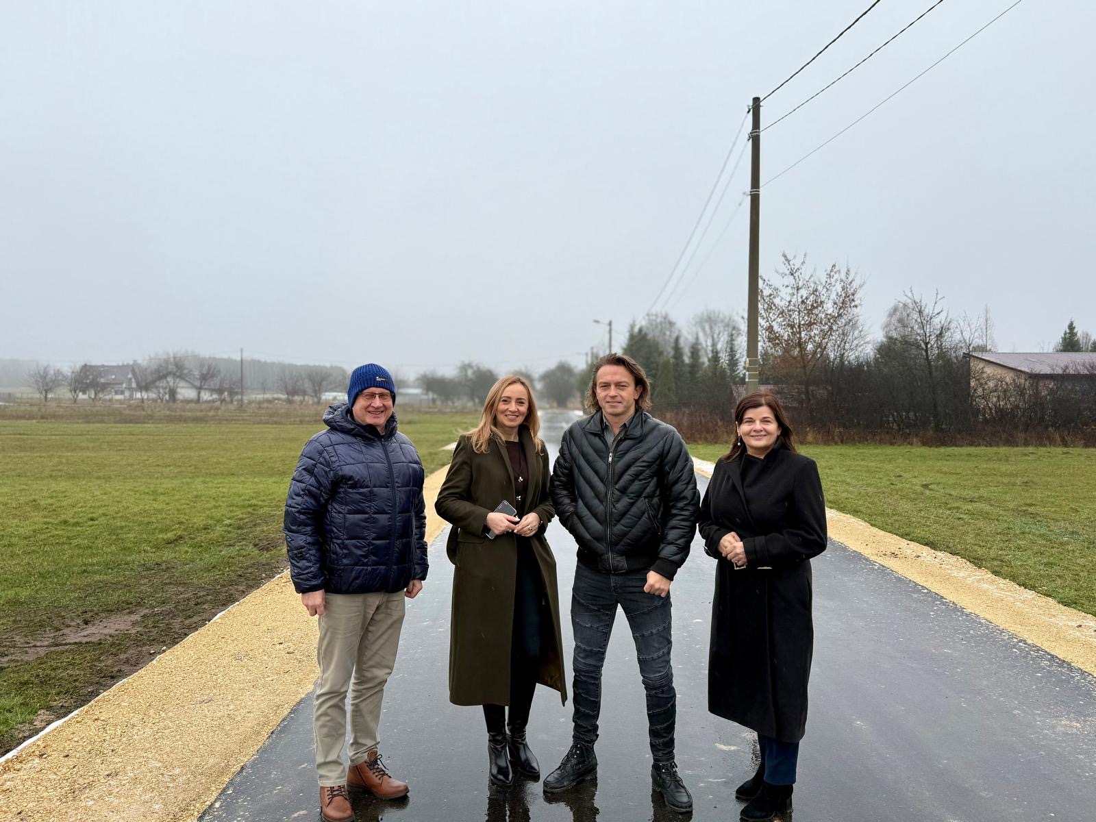 Dwie drogowe inwestycje zakończone w gminie Gowarczów [zdjęcia]