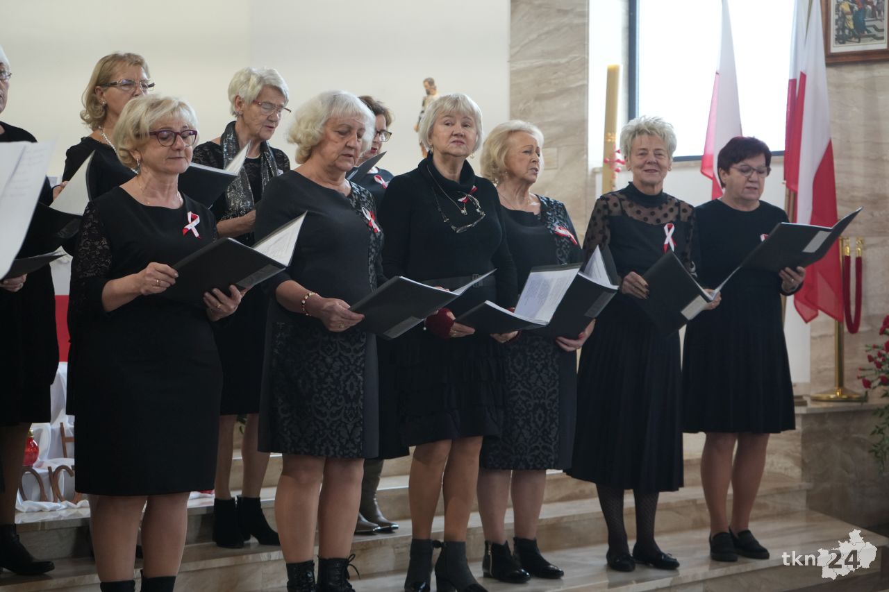 Sercem Młodzi śpiewali dla Niepodległej w Końskich [wideo, zdjęcia]
