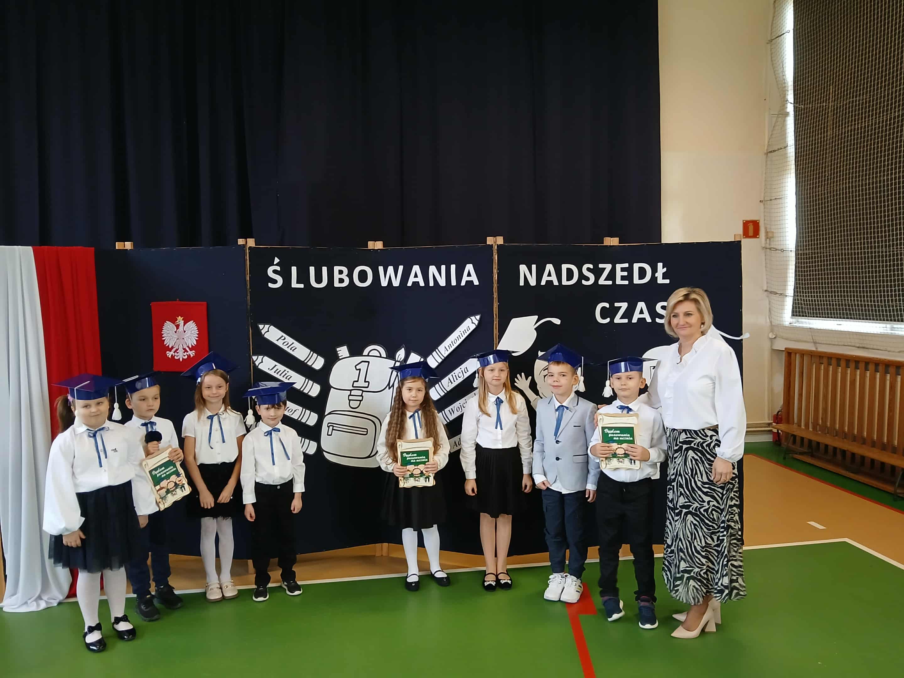 Pierwszaki z Rogowa oficjalnie dołączyły do szkolnej społeczności [zdjęcia]