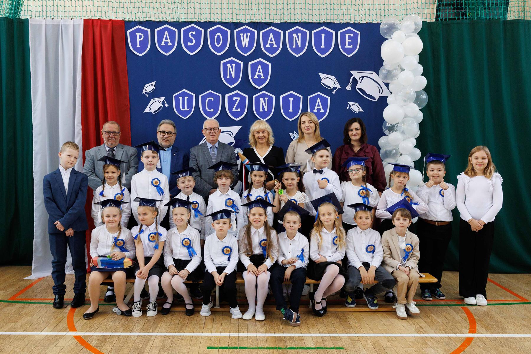 Wyjątkowy dzień dla pierwszaków. Ślubowanie w Pomykowie [zdjęcia]