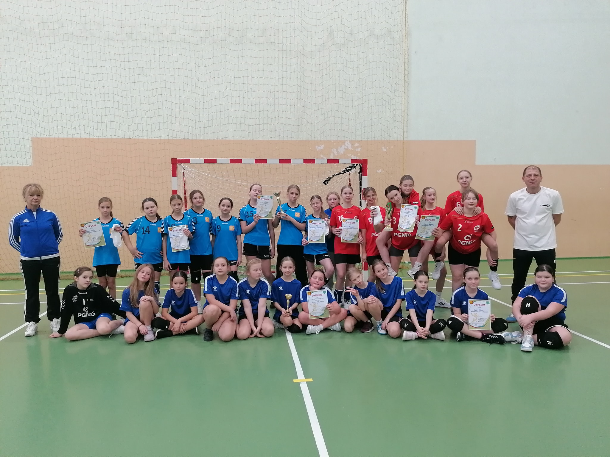 Turniej o Puchar Burmistrza w piłkę ręczną rozegrany w Stadnickiej Woli