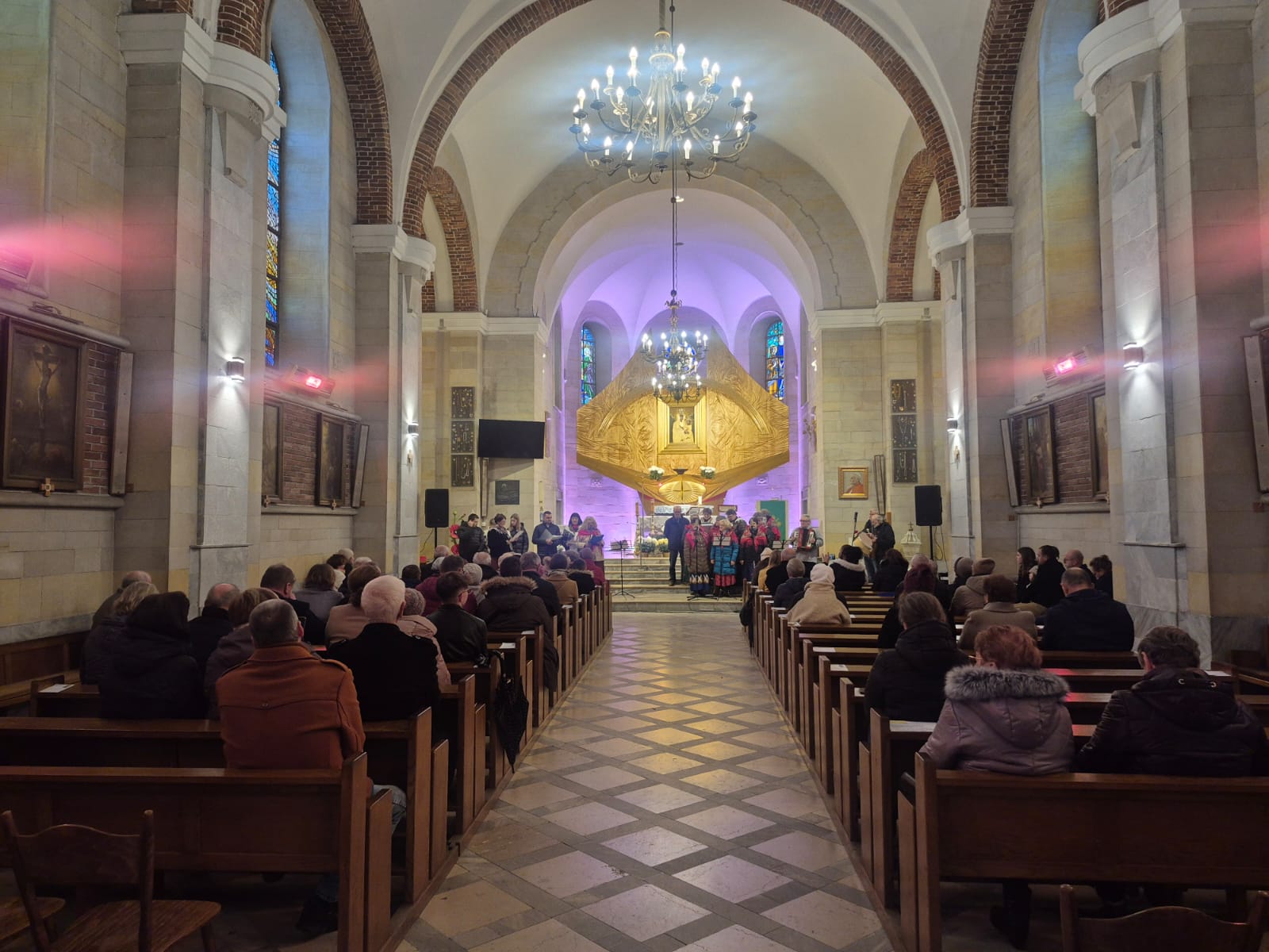 W Czarnej śpiewali dla Niepodległej z okazji Święta Niepodległości [wideo, zdjęcia]