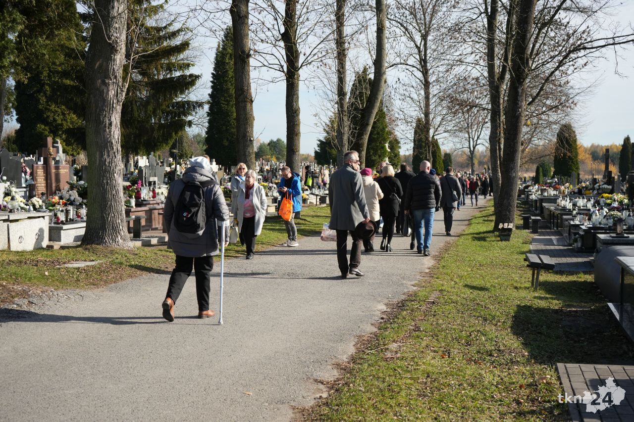 Sobotni poranek Wszystkich Świętych w Końskich. Zobaczcie zdjęcia