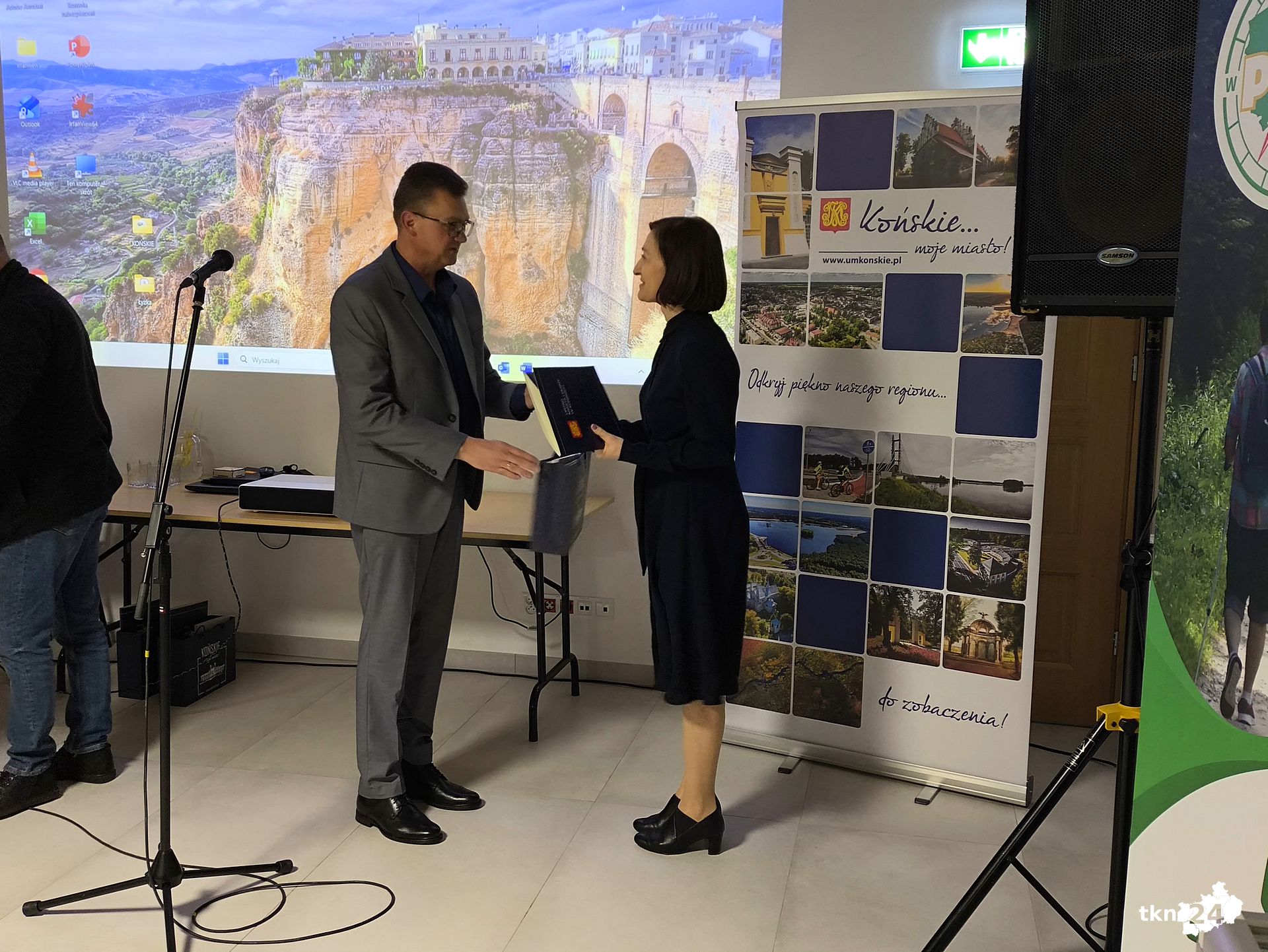 Ziemia Króla. O Cmentarzysku z XI wieku w Końskich. Dzień pierwszy z przekazaniem artefaktu [wideo, zdjęcia]