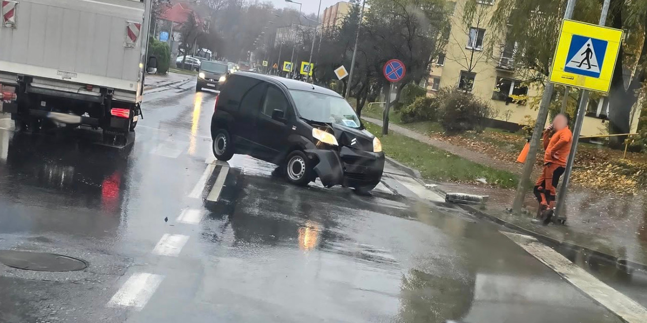 Citroenem wjechał w lampę w Końskich
