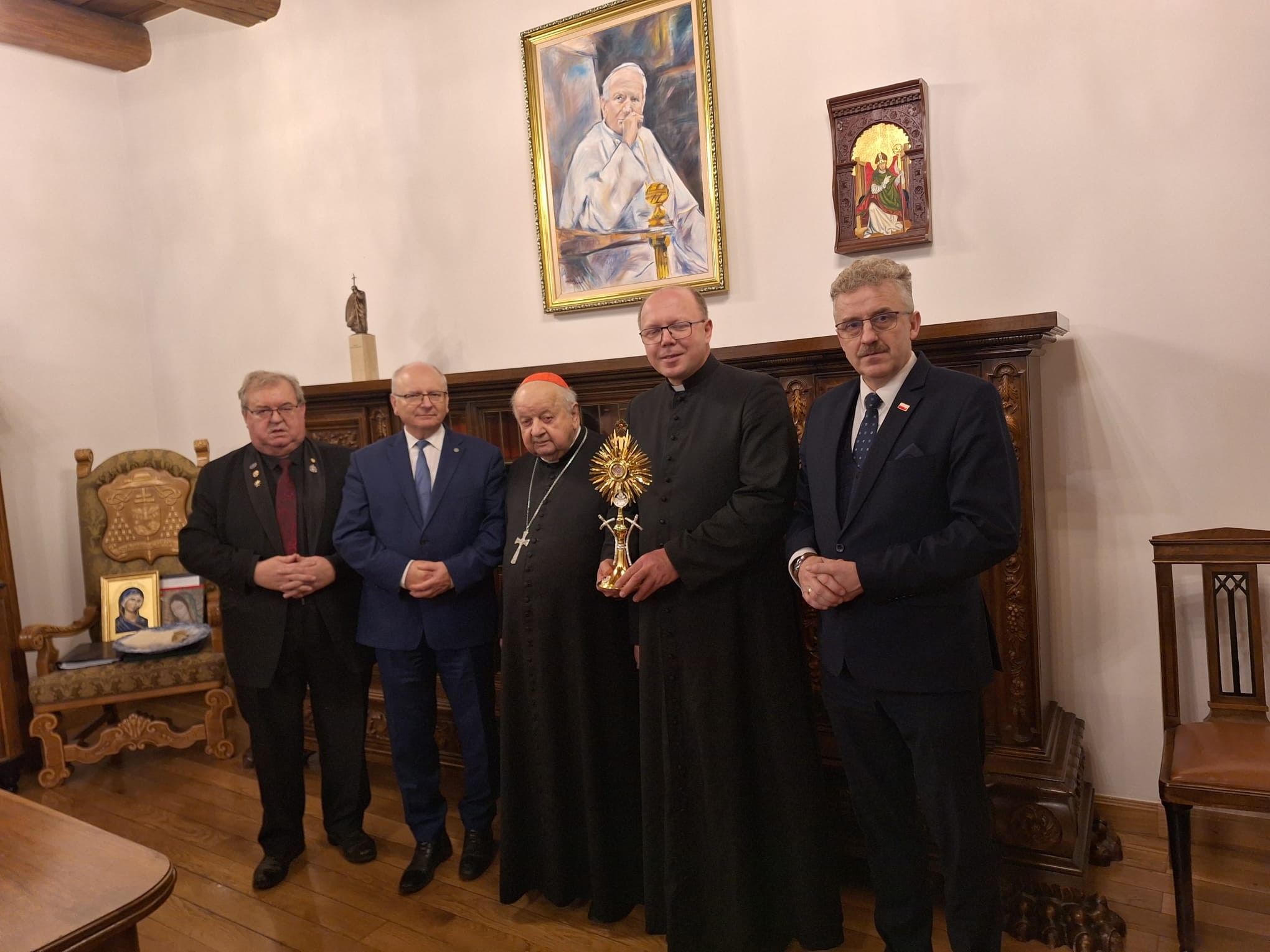 Delegacja z Końskich odebrała relikwie Św. Jana Pawła II!