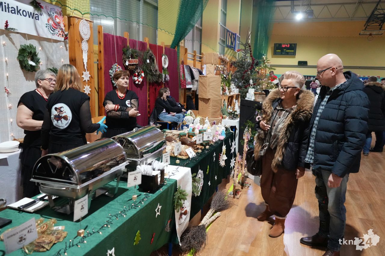 II Jarmark Bożonarodzeniowy w Gowarczowie z występami, wystawą i dobrym jedzeniem [wideo, zdjęcia]
