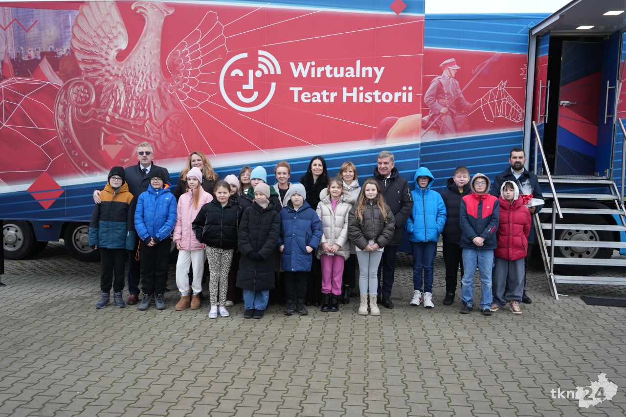 Interaktywna lekcja historii z hologramami w Smykowie [wideo, zdjęcia]