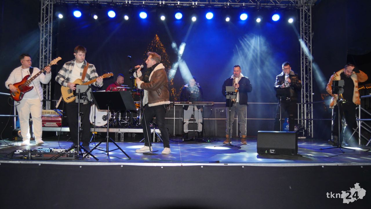 Wesoły, radosny i tłumny Bożonarodzeniowy Jarmark w Stąporkowie [wideo, zdjęcia]