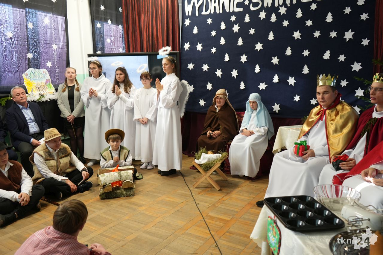 Jasełka w formie programu śniadaniowego. SOSW w Baryczy w klimacie świątecznym [wideo, zdjęcia]