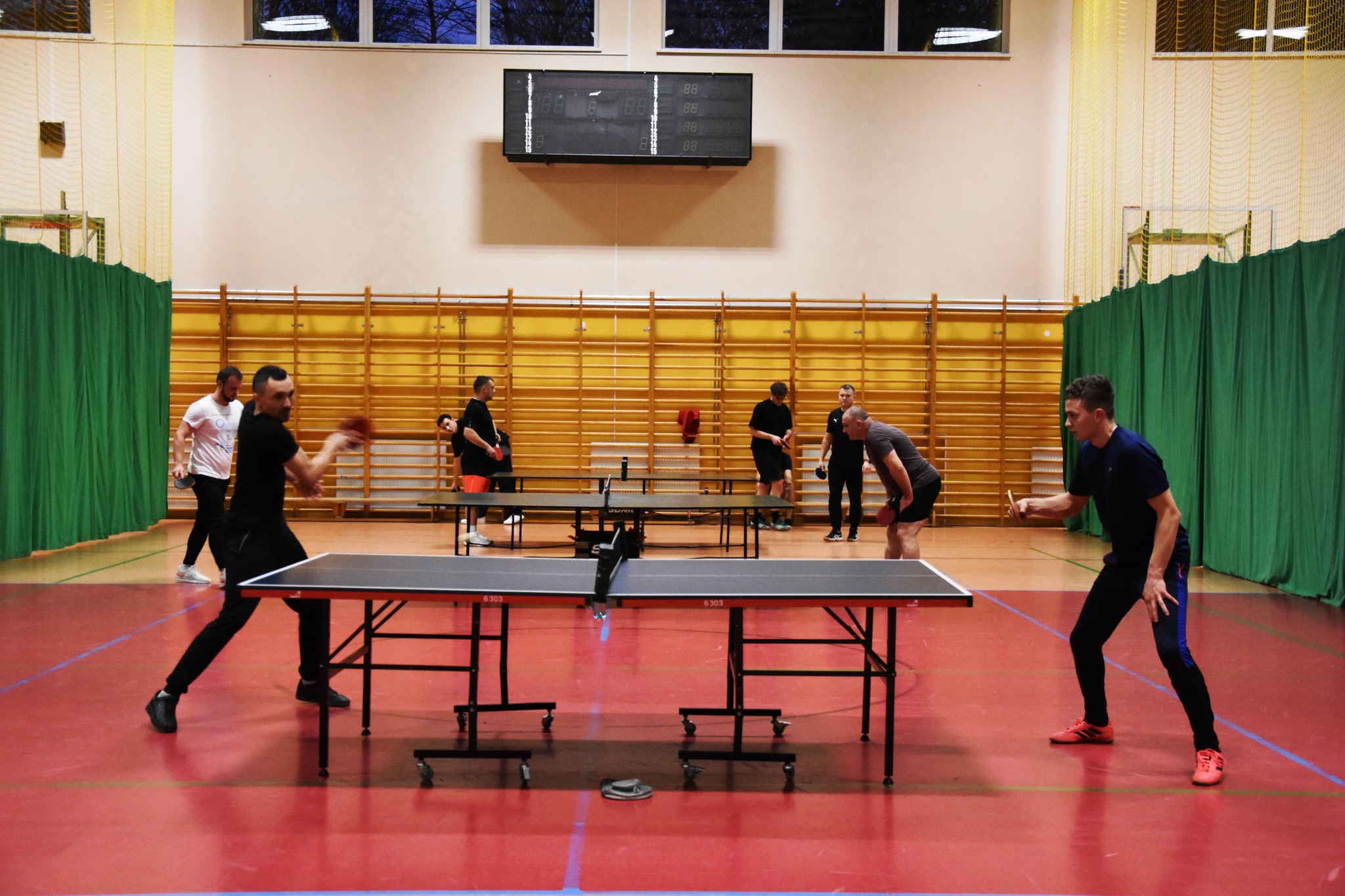 Mistrzostwa Gminy Fałków w tenisie stołowym rozegrane. 43 zawodników stanęło do rywalizacji [zdjęcia]