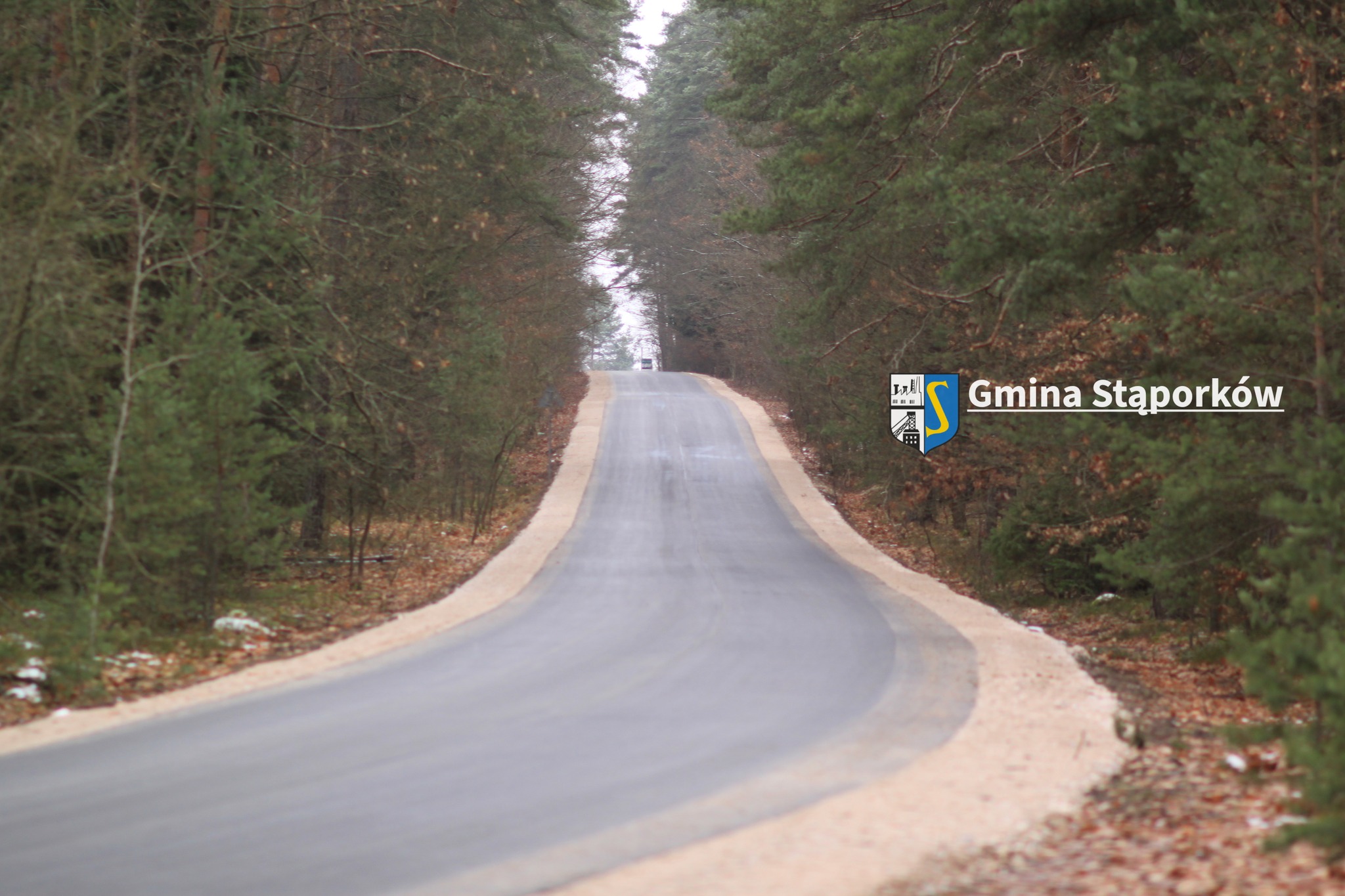 Cztery odcinki dróg powiatowych po remoncie. Gmina Stąporków wsparła inwestycję